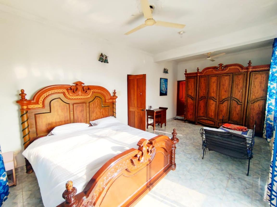 Amazing Hilltop 4 Bhk Villa With Private Pool Near Candolim Luaran gambar