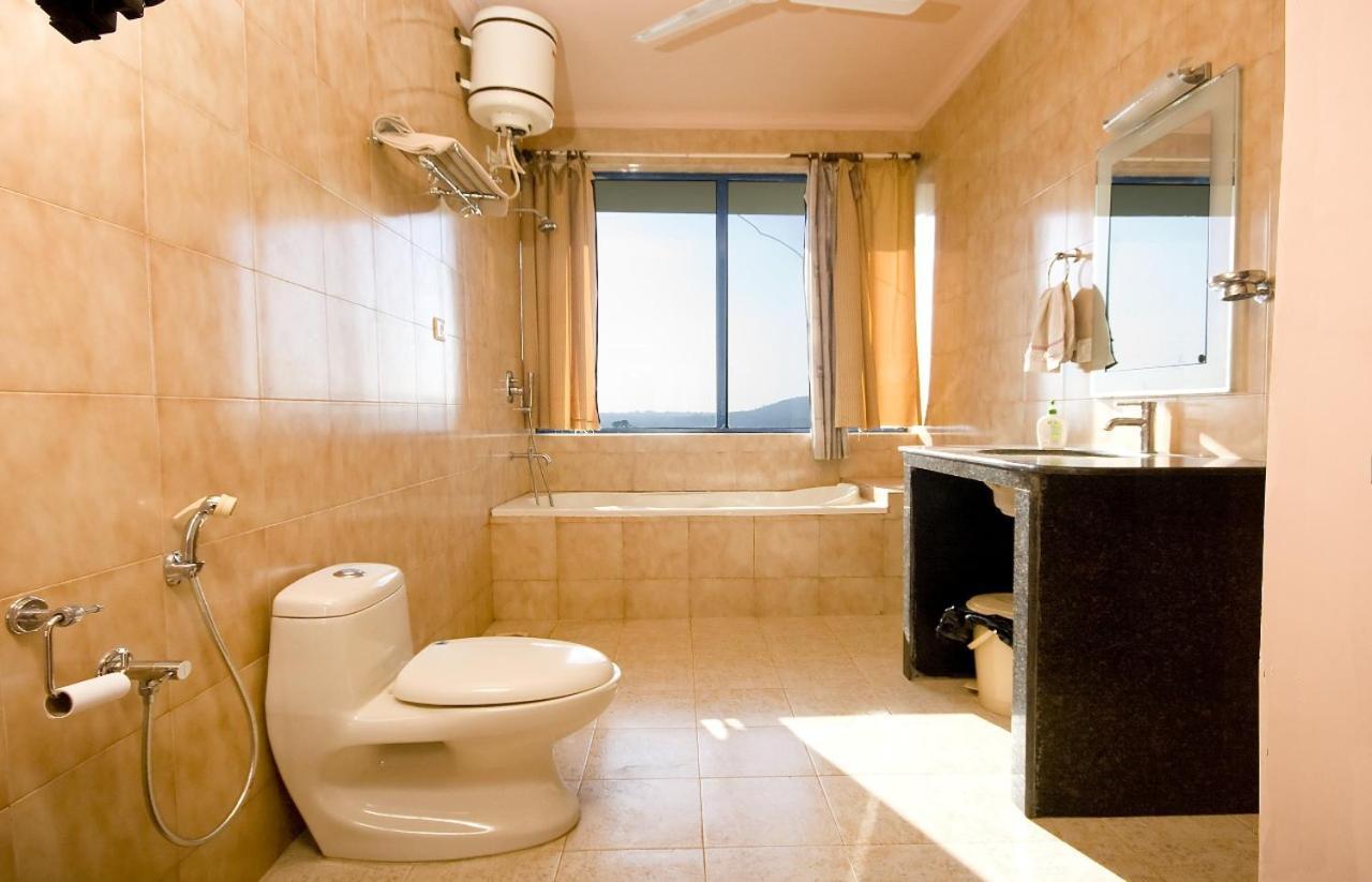 Amazing Hilltop 4 Bhk Villa With Private Pool Near Candolim Luaran gambar